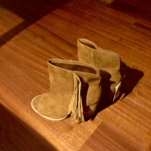 Moccasin Boots With fringes - Picture 4 of 5